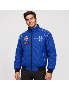 Blouson Renault Gordini bleu porté par un mannequin – vue de trois quarts